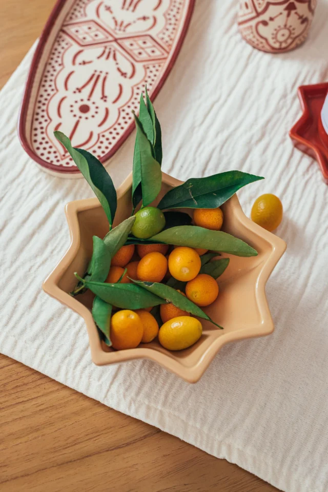 La estrella de cerámica ✨
No es solo una forma linda:
tiene puntas que contienen, un diseño que abraza, y una energía que levanta cualquier rincón.
🌿 Ideal para sahumerios o velitas
🍬 Para dulces, snacks o especias
💍 Para anillos, llaves o esos pequeños tesoros
🎁 O como un detalle deco que habla sin decir palabra

#EstrellaDeCerámica #TanitCerámica #ObjetosConAlma #DetallesQueBrillan #CerámicaHechaAMano #DecoConMagia #PequeñosPlaceres #HechoEnArgentina