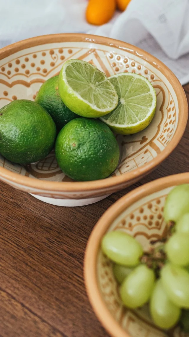 Pequeña pero poderosa 💫 Nuestra Mano de Fátima en cerámica es ese detalle que transforma.
Podés usarla como platito para sahumerios, para apoyar anillos o piedritas, como cucharita de sal, para dejar tus llaves o simplemente como amuleto decorativo que atrae buenas vibras.
Hecha a mano, con forma y alma.

#TanitCerámica #HechoAMano #ManoDeFátima #ObjetosConAlma #DecoraciónConSentido #CerámicaArtesanal