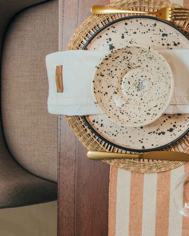 Una mesa viva, que se arma con cariño y se disfruta con todos los sentidos.

#TanitCerámica #MesaNatural #TexturasQueAbraza #CerámicaConAlma #HechoEnArgentina #DecoraciónConEstilo #VajillaTanit